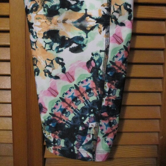 Bally capri leggings pull on stretchy, side pockets black & colorful size 2x - Picture 8 of 9